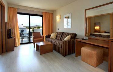 Protur Palmeras Playa Aparthotel